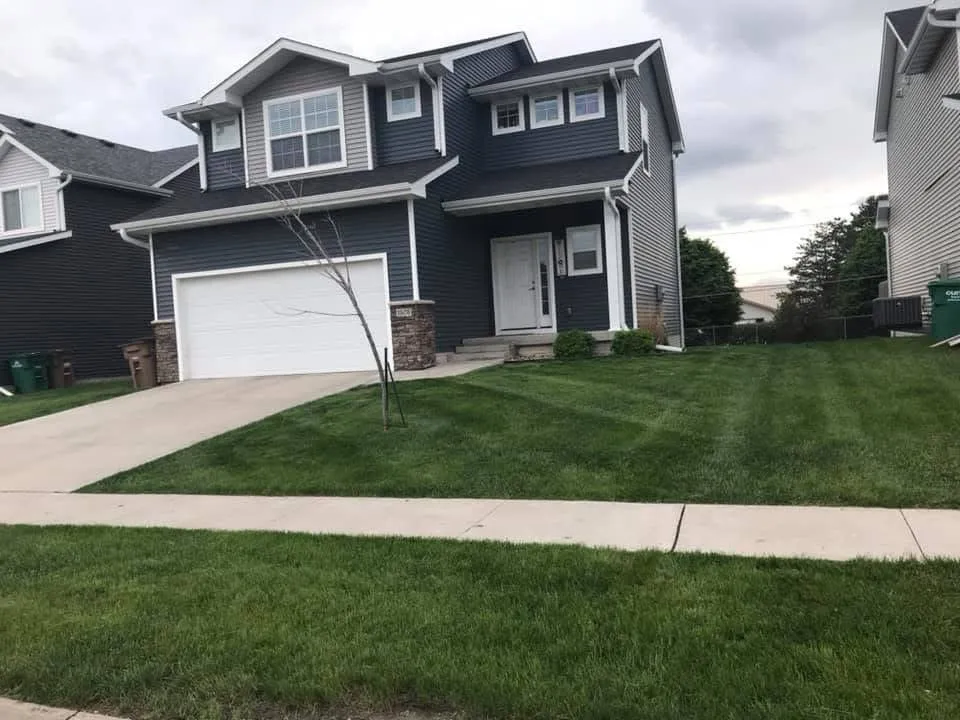 Expert residential landscaping in Des Moines, IA - Super Short Mowing