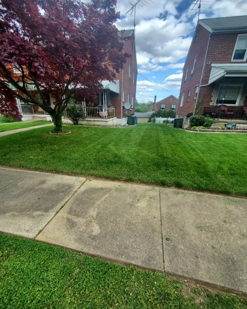 Professional lawn mowing service experts serving Baltimore, MD - Super Trimm Landscaping