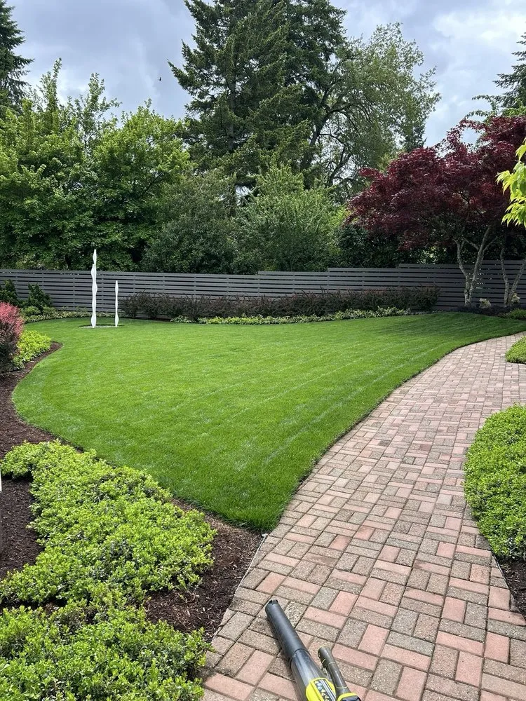 Reliable yard maintenance for residential properties across Eugene, OR - SuperCity Maintenance
