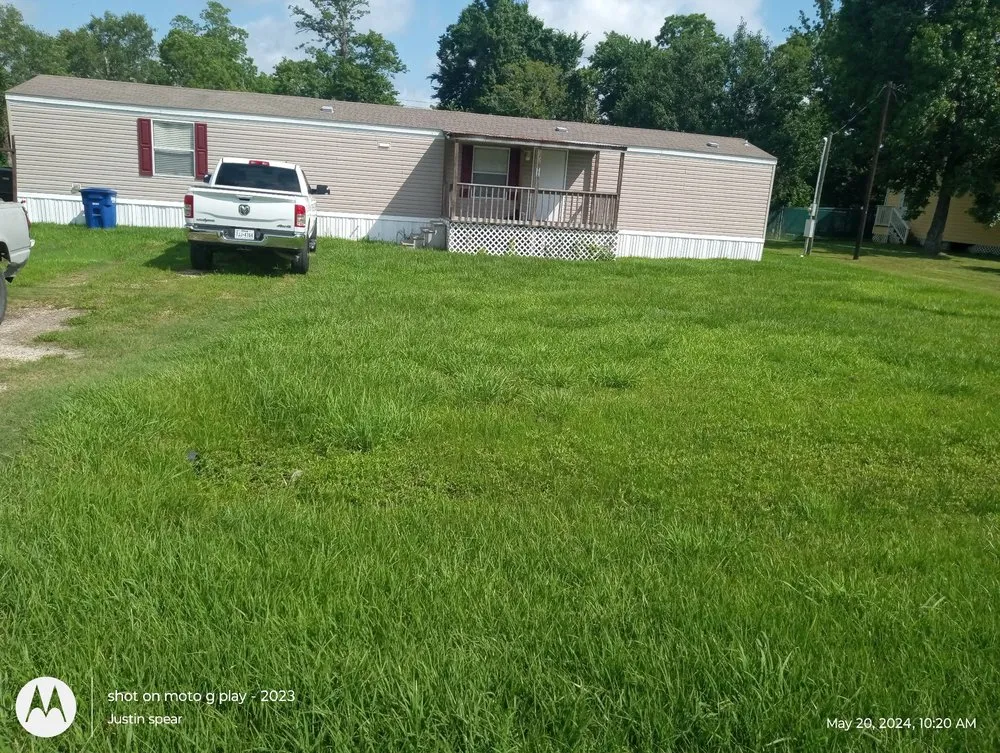 Expert lawn mowing service in Cleveland, TX by Superfast Lawn Service