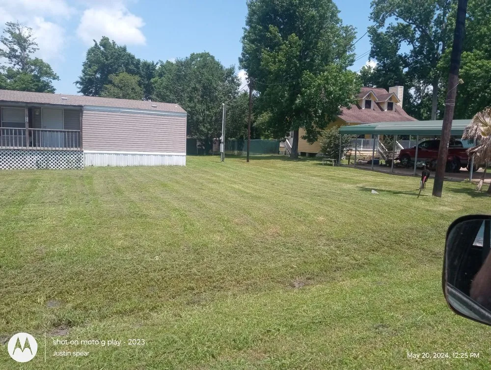 Expert lawn care service experts serving Cleveland, TX - Superfast Lawn Service