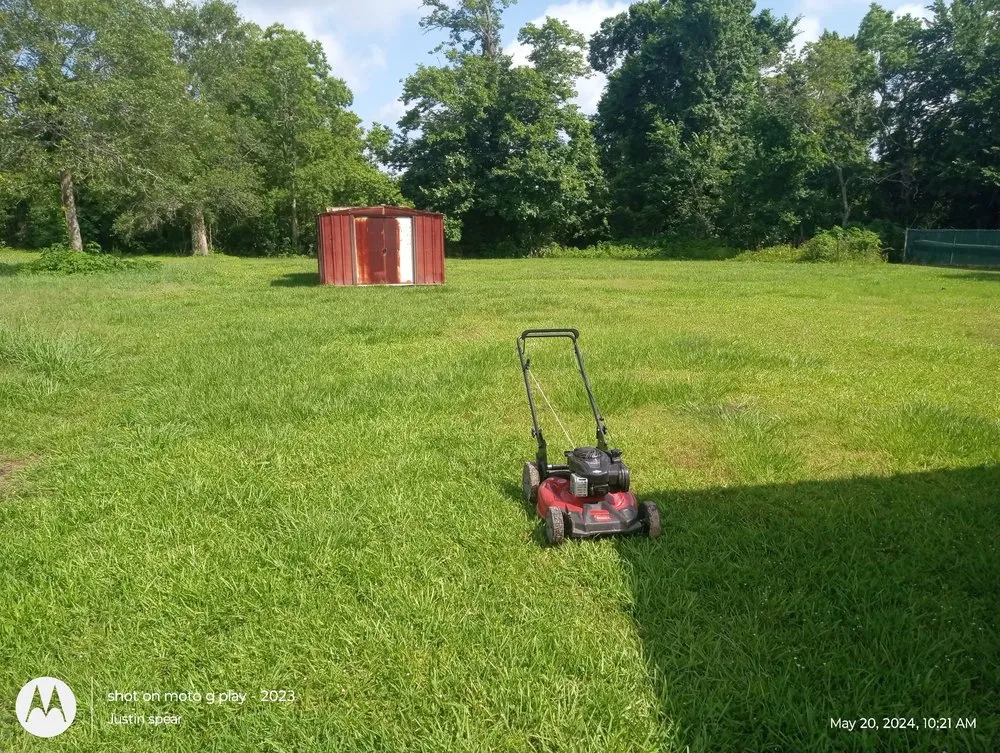 Professional lawn care service for beautiful yards in Cleveland, TX by Superfast Lawn Service