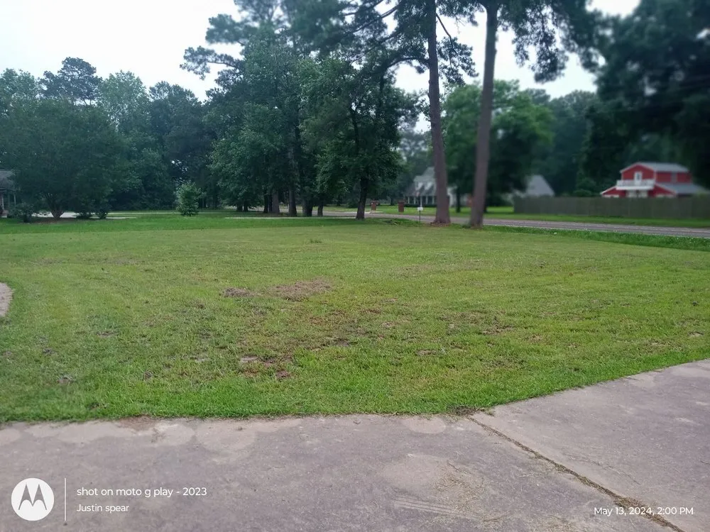 Professional yard maintenance near you in Cleveland, TX by Superfast Lawn Service