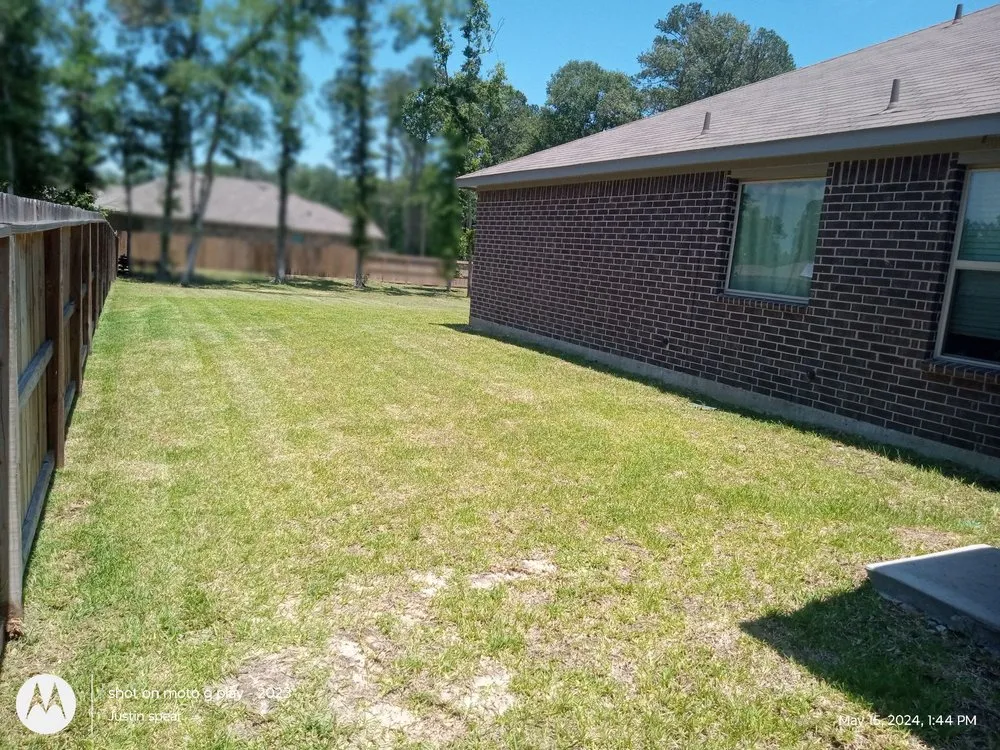 Custom yard maintenance for beautiful yards in Cleveland, TX by Superfast Lawn Service