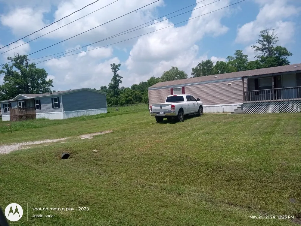 Professional lawn care service in Cleveland, TX - Superfast Lawn Service