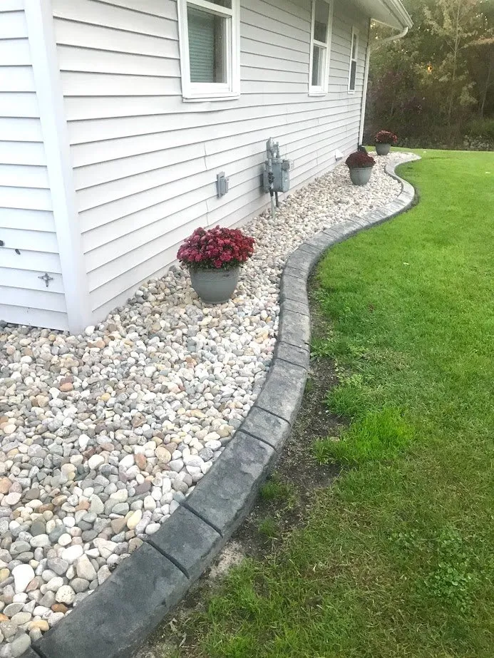 Professional yard maintenance in Middlebury, IN by Superior Borders