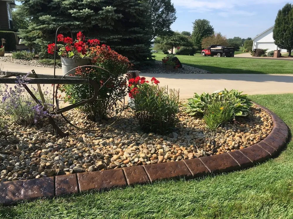 Top-rated garden landscaping in Middlebury, IN by Superior Borders