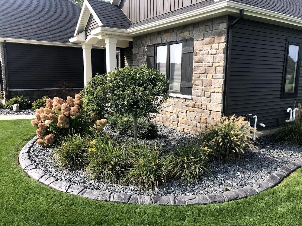 Local yard maintenance experts serving Middlebury, IN - Superior Borders