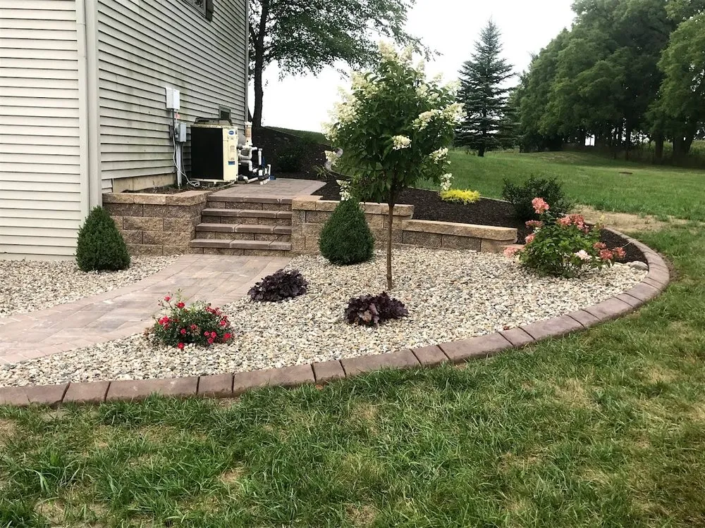 Professional lawn care service experts serving Middlebury, IN - Superior Borders