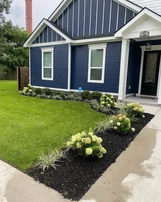 Superior Complete Lawn Care Logo