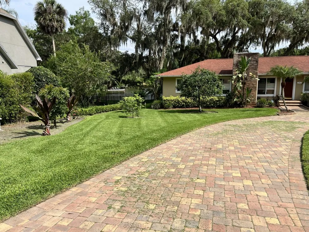 Professional landscaping services experts serving Orlando, FL - Superior Image Lawn Care & Maintenance
