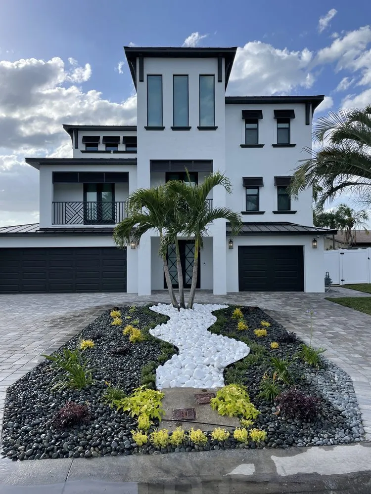 Top-rated yard cleanup service for residential properties in Tampa Bay, FL by Superior Renovations Tampa