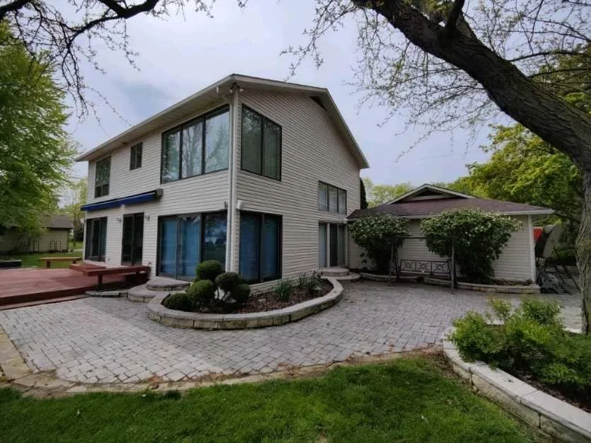 Local garden landscaping experts serving Oak Harbor, OH - Superior Service Lawn Care