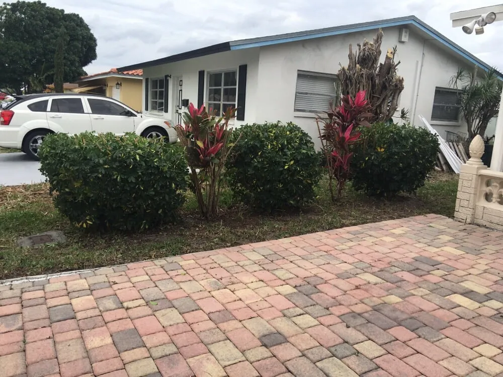 Expert yard maintenance in Pembroke Pines, FL - Superman Lawn and Landscaping