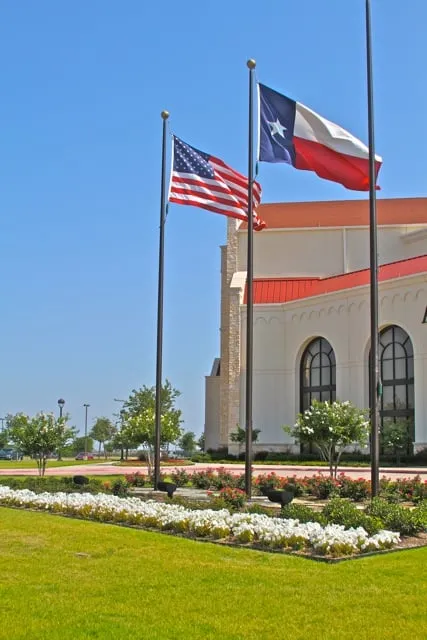 Custom yard cleanup service in Carrollton, TX - Superscapes