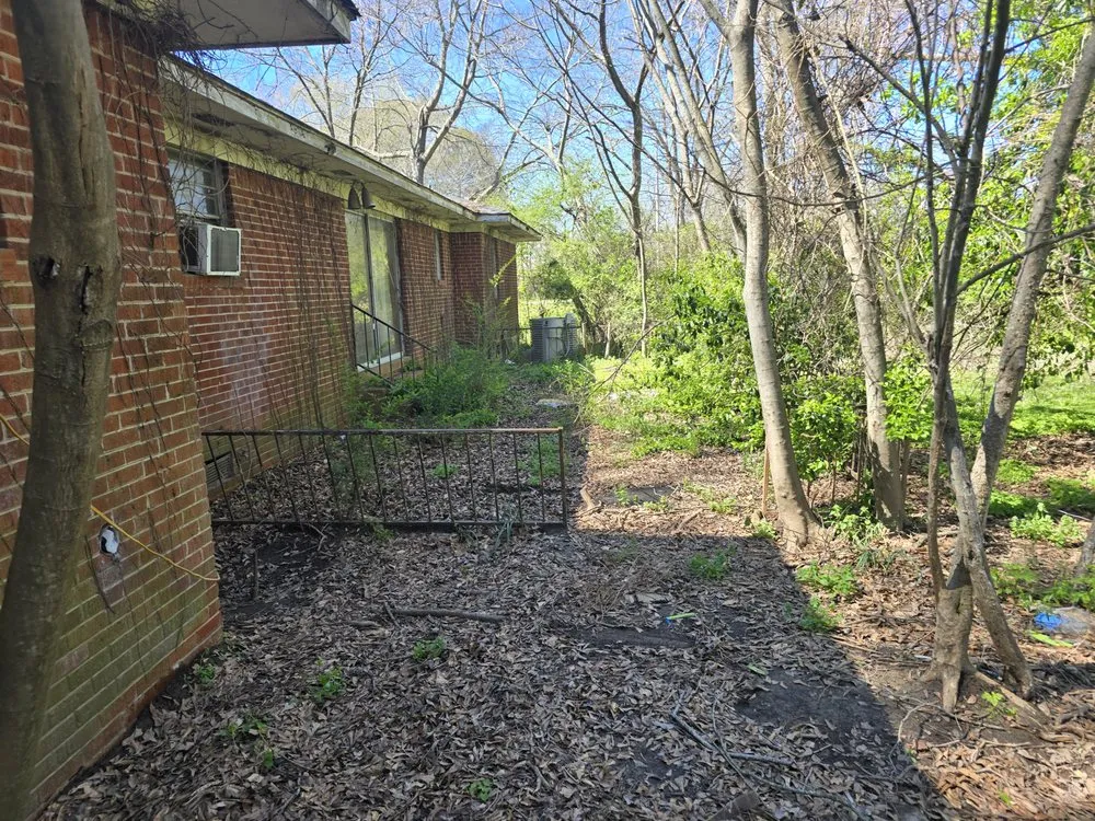 Trusted lawn care service experts serving Sherman, MS - Supreme Home Service