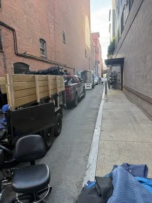 Supreme Junk & More Logo