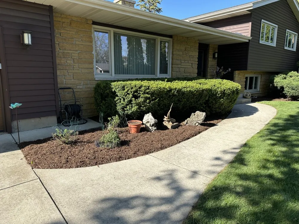 Top-rated outdoor landscaping experts serving Sun Prairie, WI - Supreme Klean