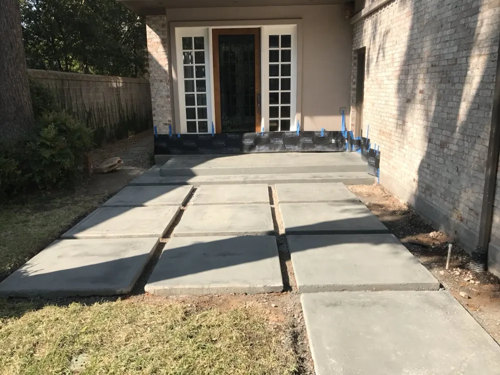 Custom yard maintenance in Dallas, TX by Supreme Landscaping & Fencing