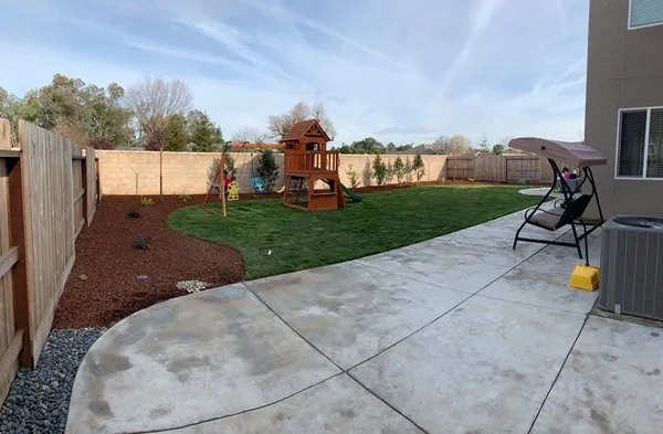 Supreme Landscaping & Irrigation Logo