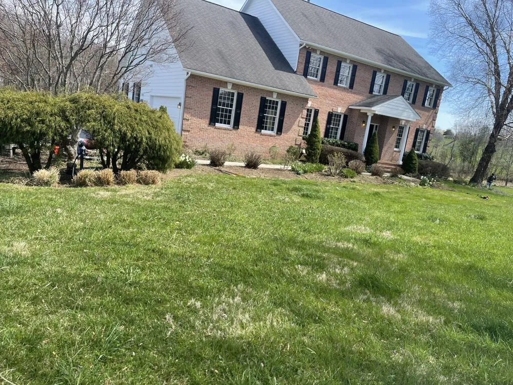 Custom lawn care service experts serving Columbia, MD - Supreme Landscaping