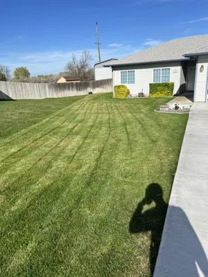 Supreme Landscaping Logo