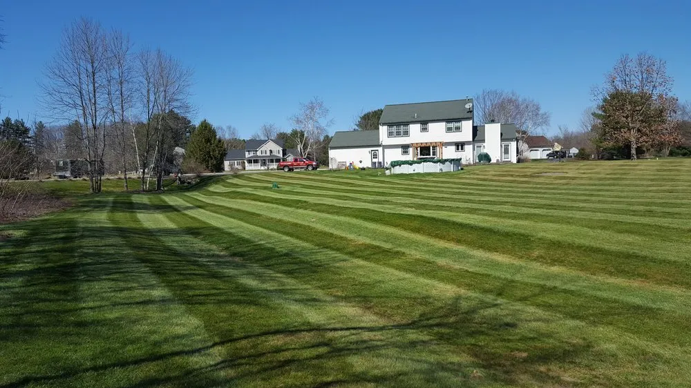 Top-rated lawn care service in Londonderry, NH - Supreme Landscaping