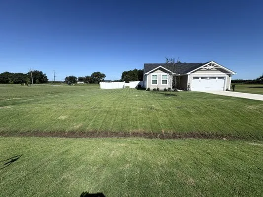 Supreme Landscaping Logo