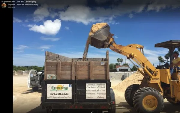 Supreme Lawn Care Logo