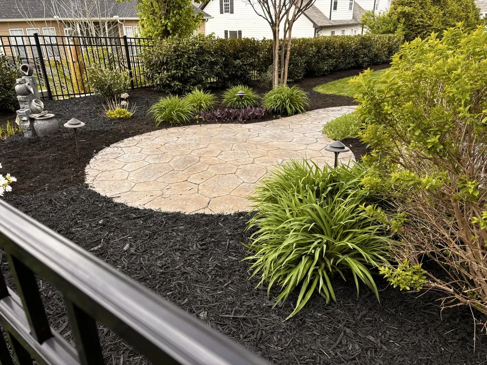 Professional lawn mowing service experts serving Collegedale, TN - Supreme Lawncare