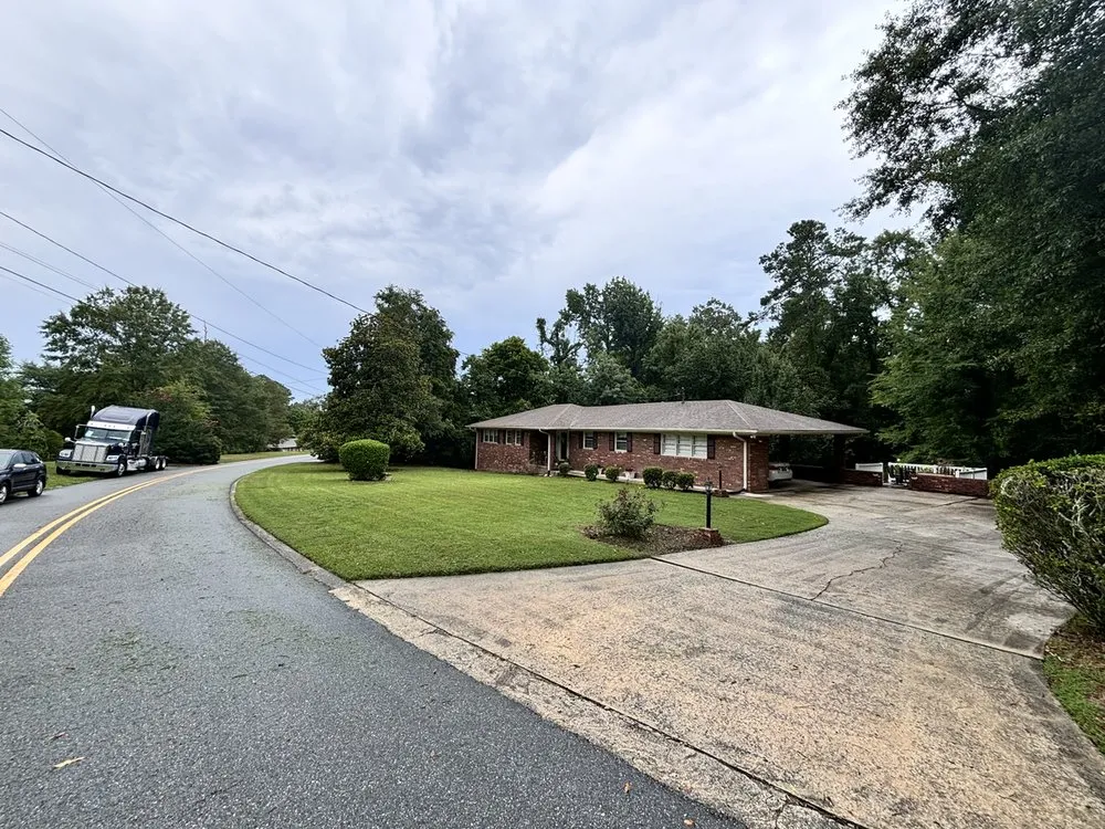 Reliable landscaping services in Warner Robins, GA by Supreme Yard Masters