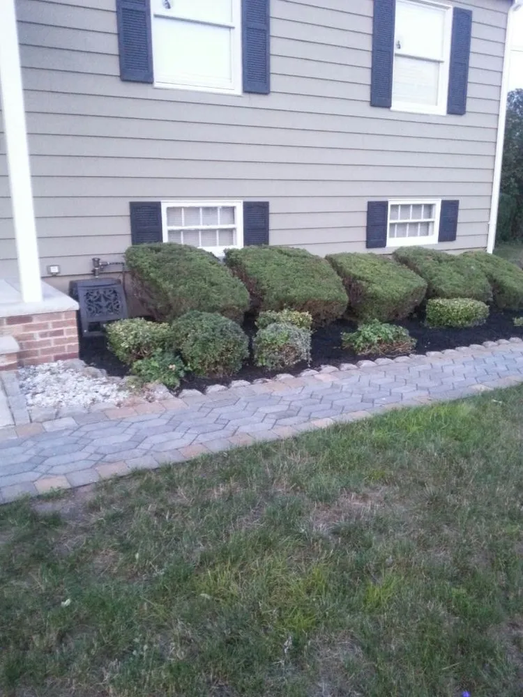 Professional lawn mowing service in Mount Laurel, NJ by Sutaun Enterprises