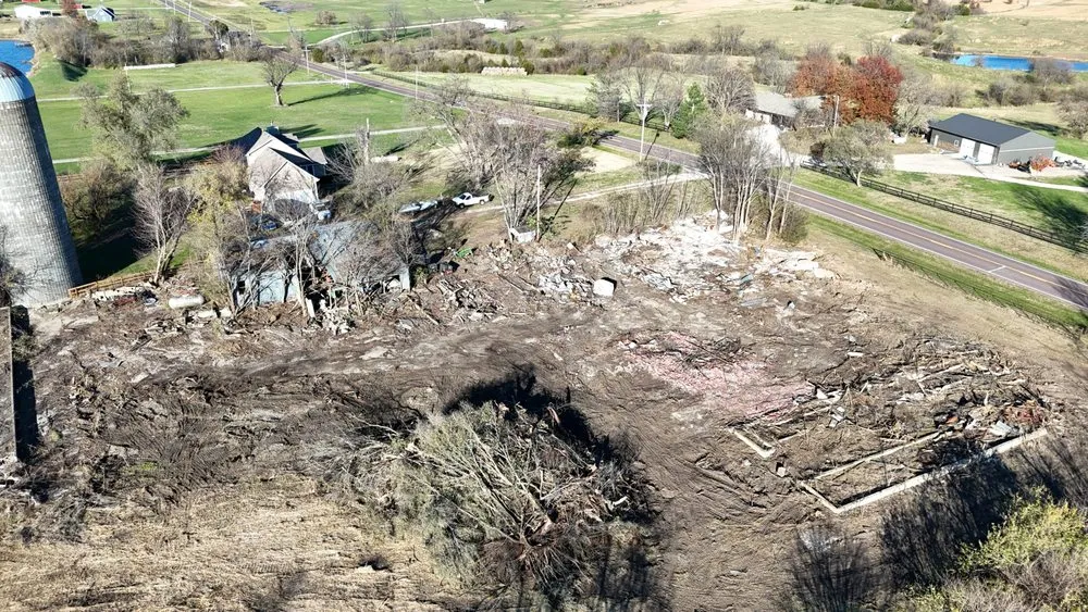 Custom residential landscaping for beautiful yards in Edwardsville, KS by Sutton Landworks