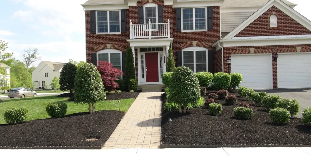 Custom lawn mowing service for homes in Leesburg, VA by SVV Maintenance