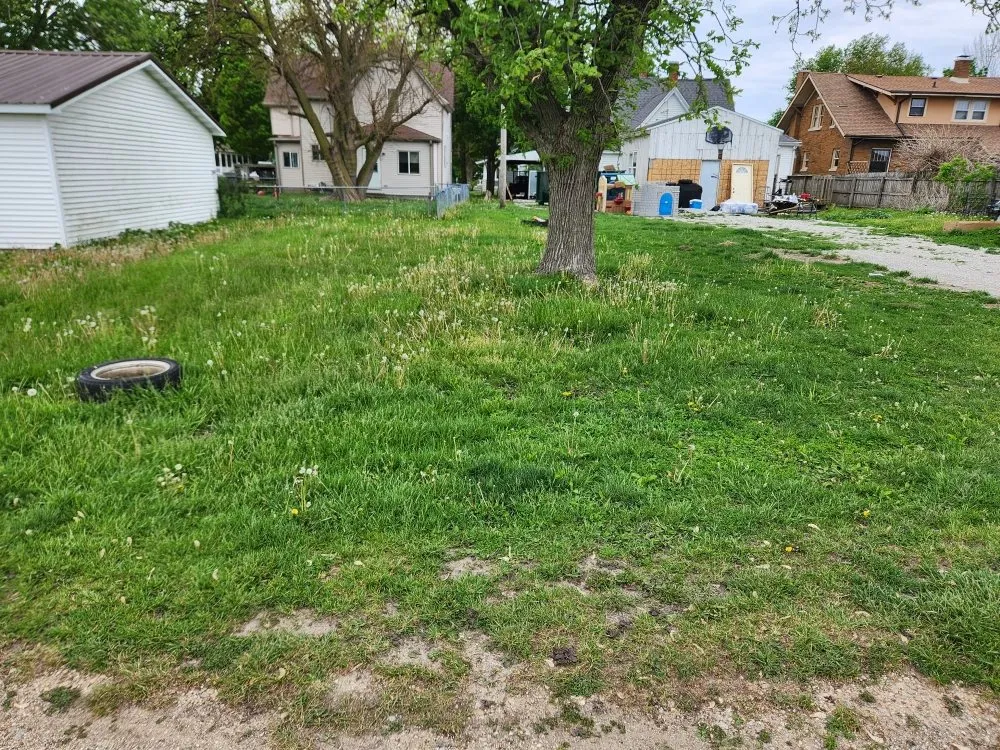 Affordable lawn care service experts serving Clinton, IL - Sw Lawn Care