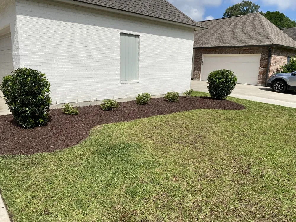 Expert garden landscaping for beautiful yards in Baton Rouge, LA by Swamp Grass Lawn and Maintenance