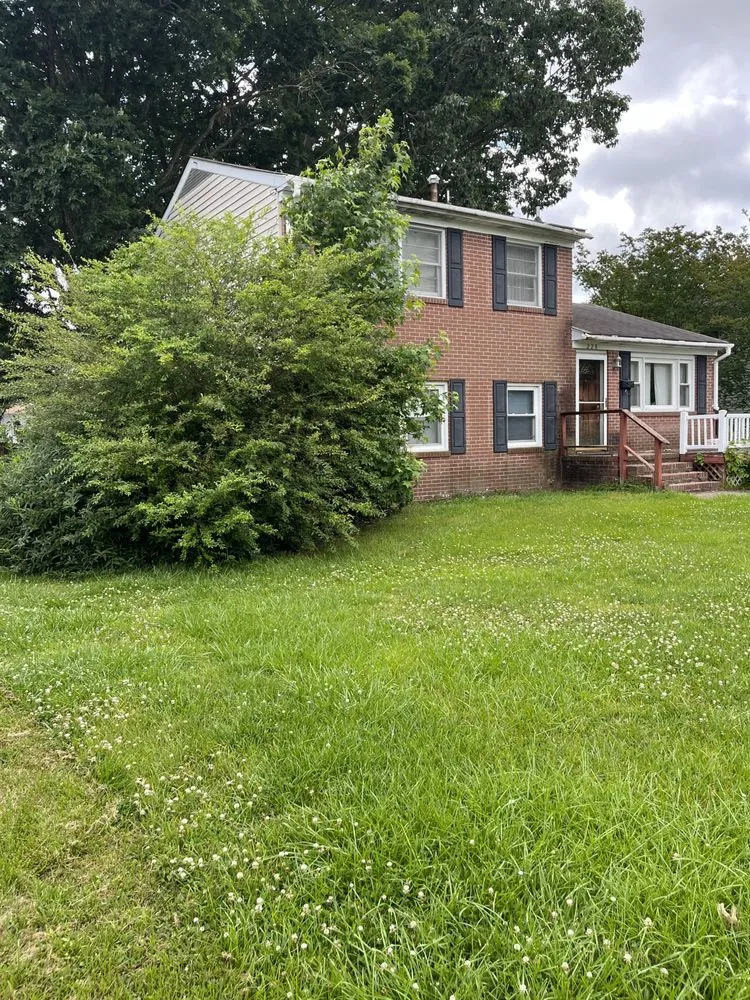 Affordable yard maintenance in Newport News, VA by Swartz’s Lawn & Landscape