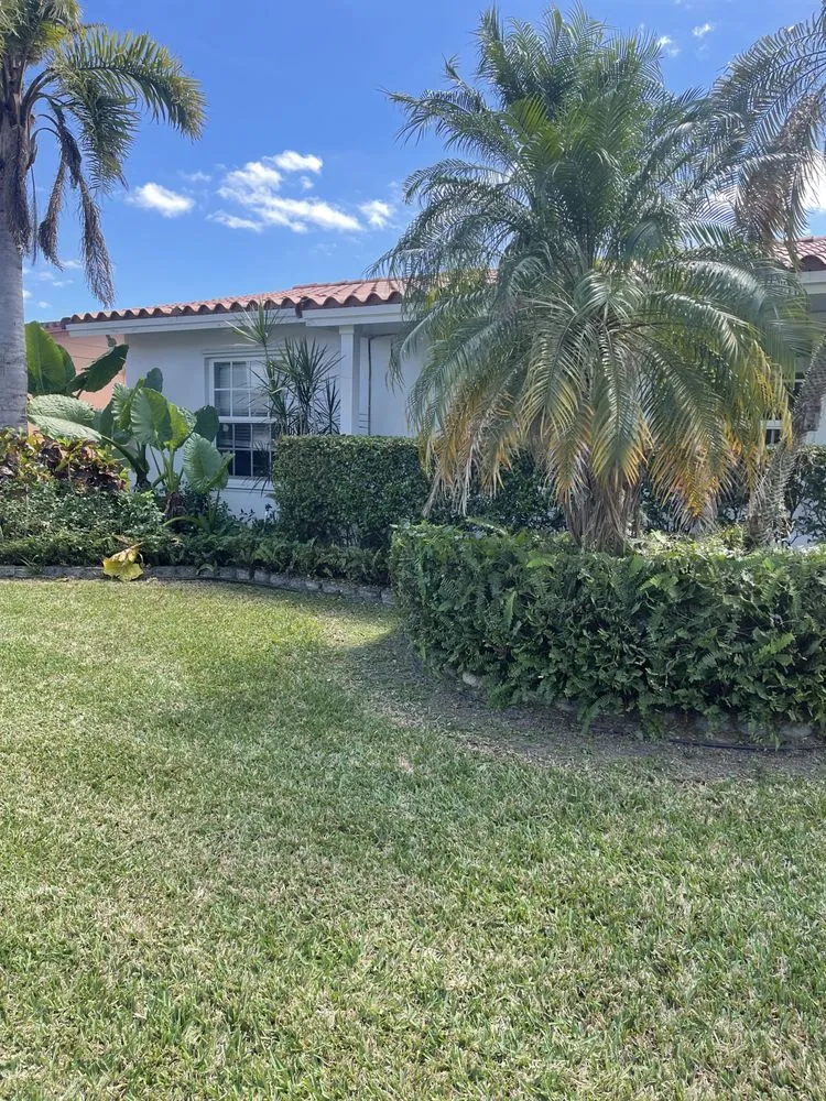 Local lawn mowing service with custom design across Miami, FL - Swaynes Lawncare