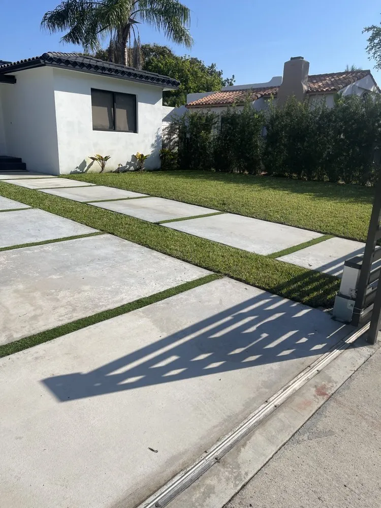 Expert yard cleanup service in Miami, FL by Swaynes Lawncare