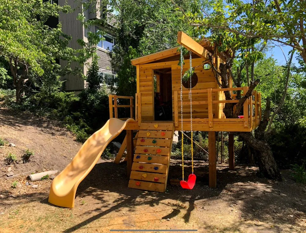 Reliable yard cleanup service experts serving Groves, TX - Sweeney Builders Group