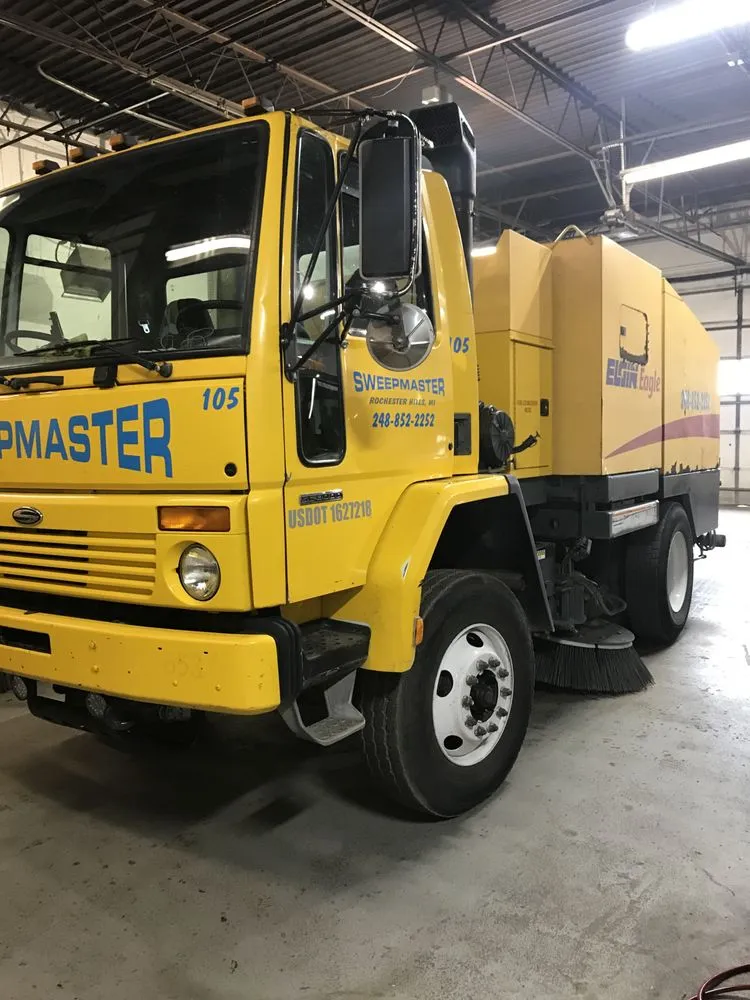 Custom lawn mowing service in Rochester Hills, MI by Sweep Master