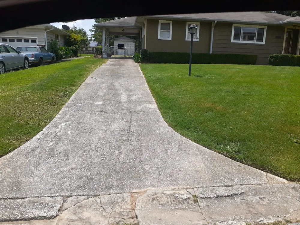 Trusted lawn mowing service in Atlanta, GA - Sweet Rose Incorporated Lawn Care