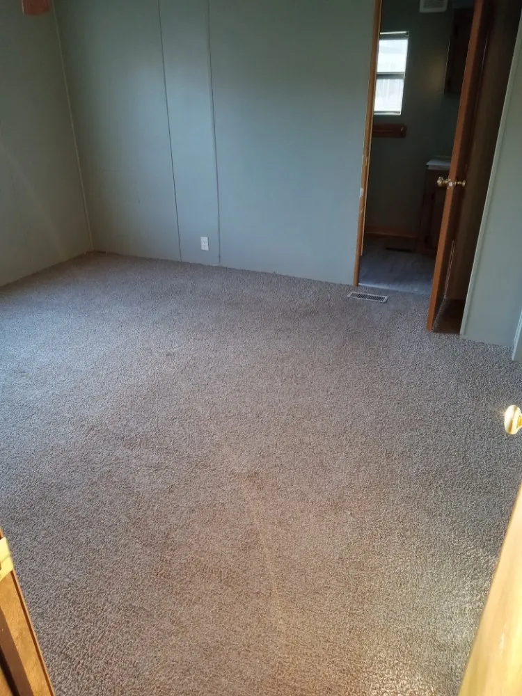 Expert lawn care service in Sioux Falls, SD by Swiftly cleaner