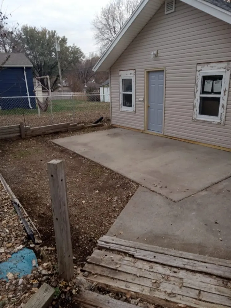 Expert outdoor landscaping in Sioux Falls, SD by Swiftly cleaner