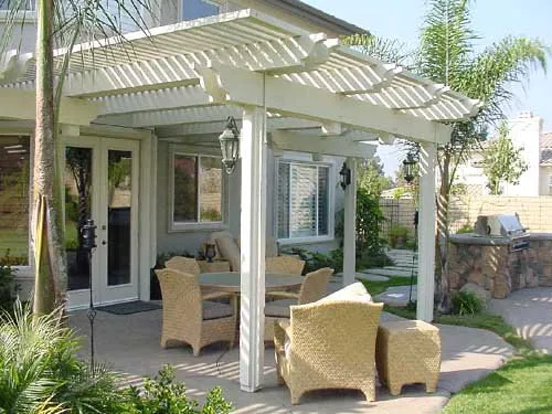 Local lawn care service experts serving Simi Valley, CA - Swink's Creations