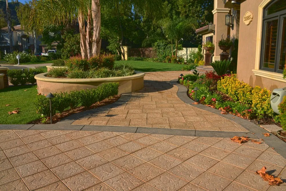 Expert lawn mowing service near you across Simi Valley, CA - Swink's Creations