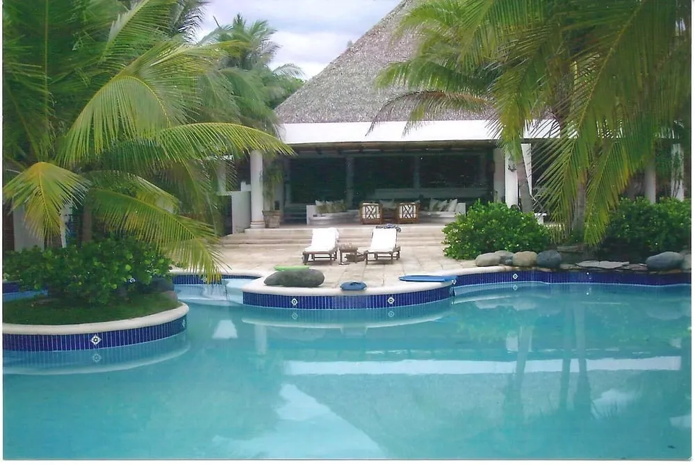 Affordable lawn care service in Winnetka, IL by Sylvia's Landscape