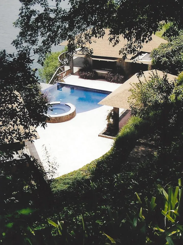 Affordable yard maintenance in Winnetka, IL by Sylvia's Landscape