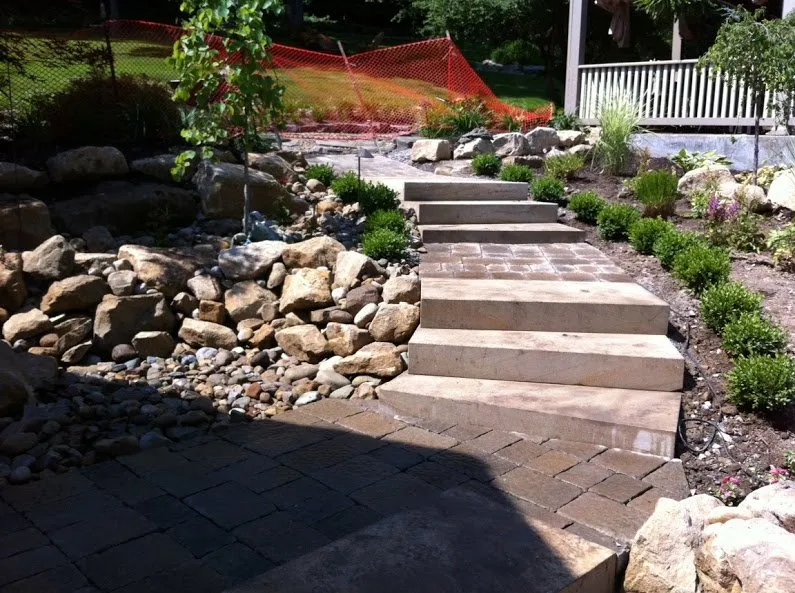 Custom residential landscaping in Gibsonia, PA by Symanski Landscaping & Supply