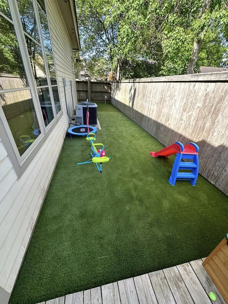 Professional lawn mowing service experts serving Bradenton, FL - SYNLawn Tampa